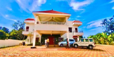 Mayura Kings Resort